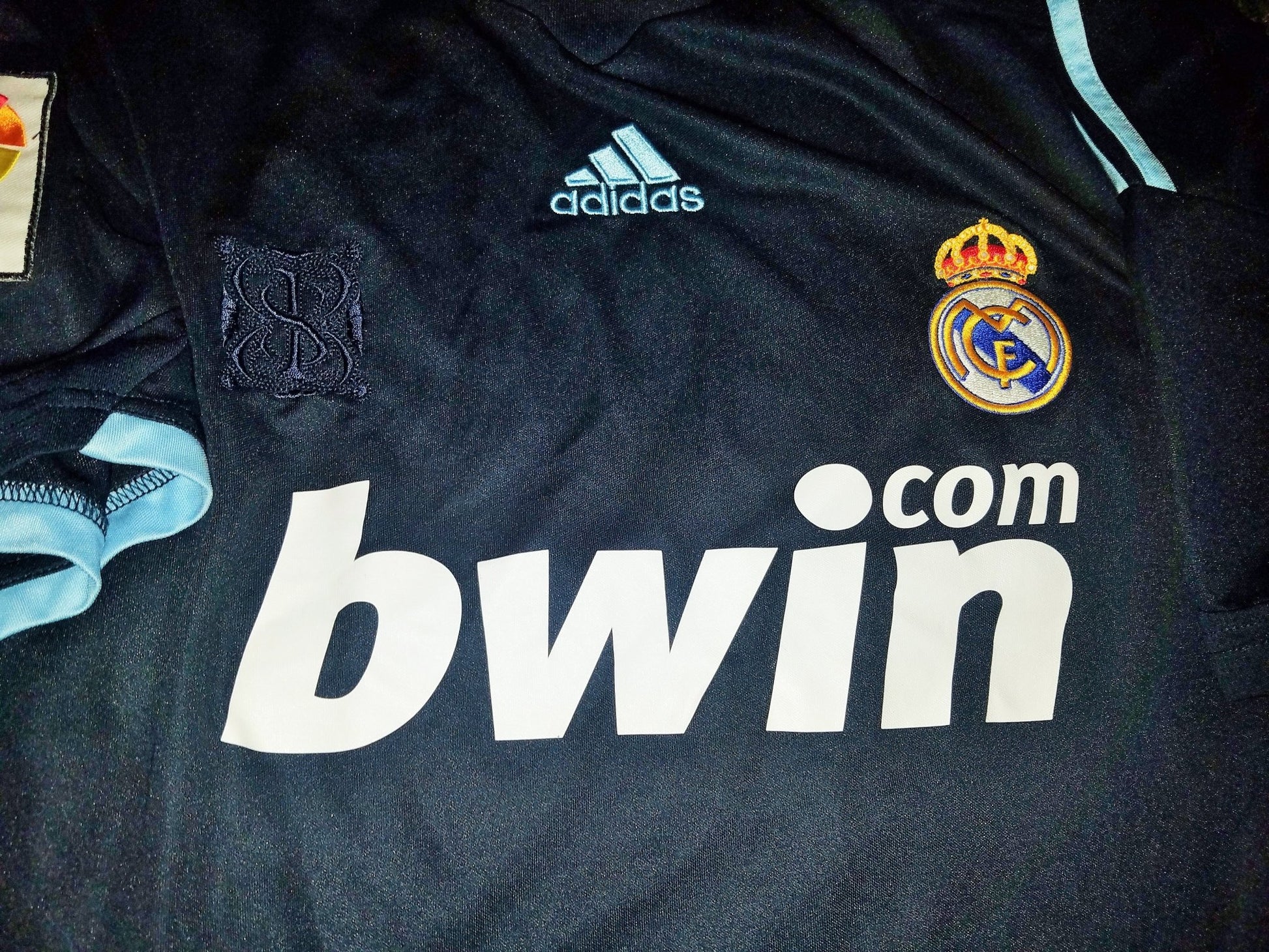 Kaka Real Madrid 2009 2010 DEBUT SEASON Jersey Shirt Camiseta L E84339 AV1001 foreversoccerjerseys