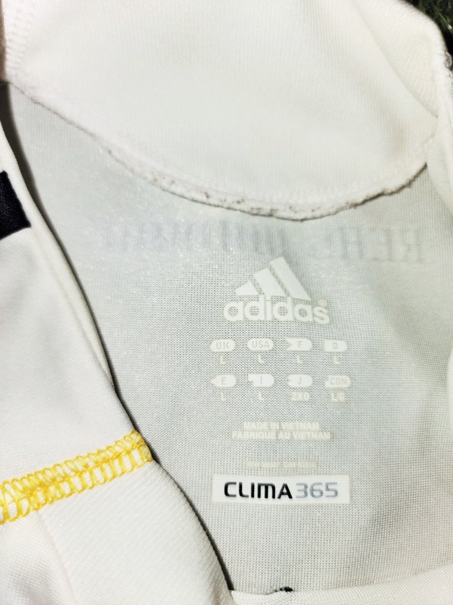 Kaka Real Madrid 2009 2010 DEBUT SEASON Jersey Shirt Camiseta L SKU# E84352 AV1001 foreversoccerjerseys