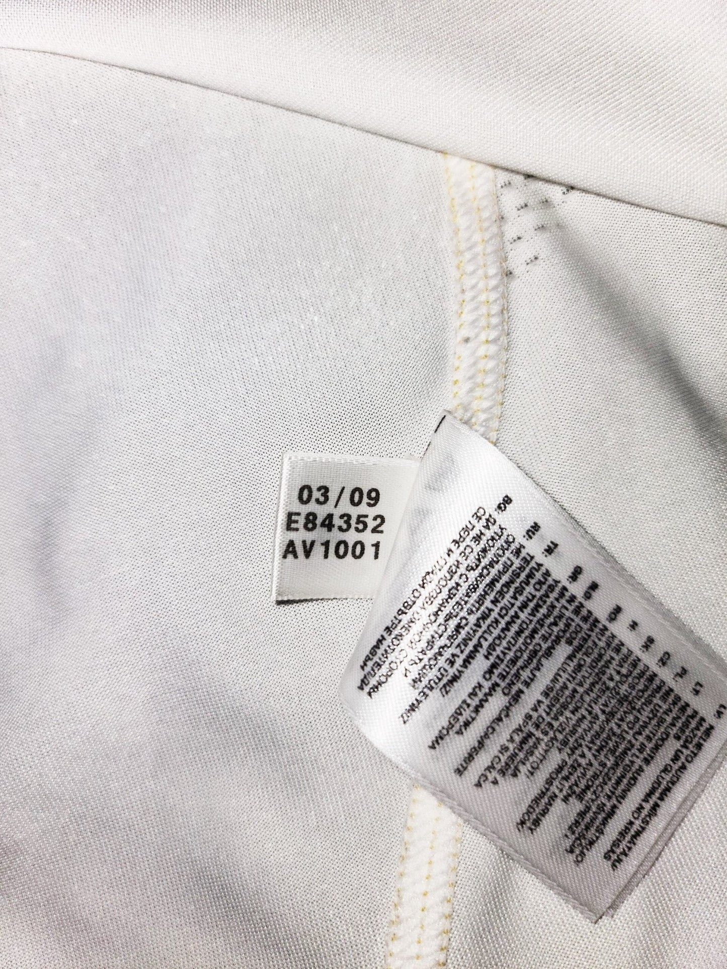 Kaka Real Madrid 2009 2010 DEBUT SEASON Jersey Shirt Camiseta L SKU# E84352 AV1001 foreversoccerjerseys