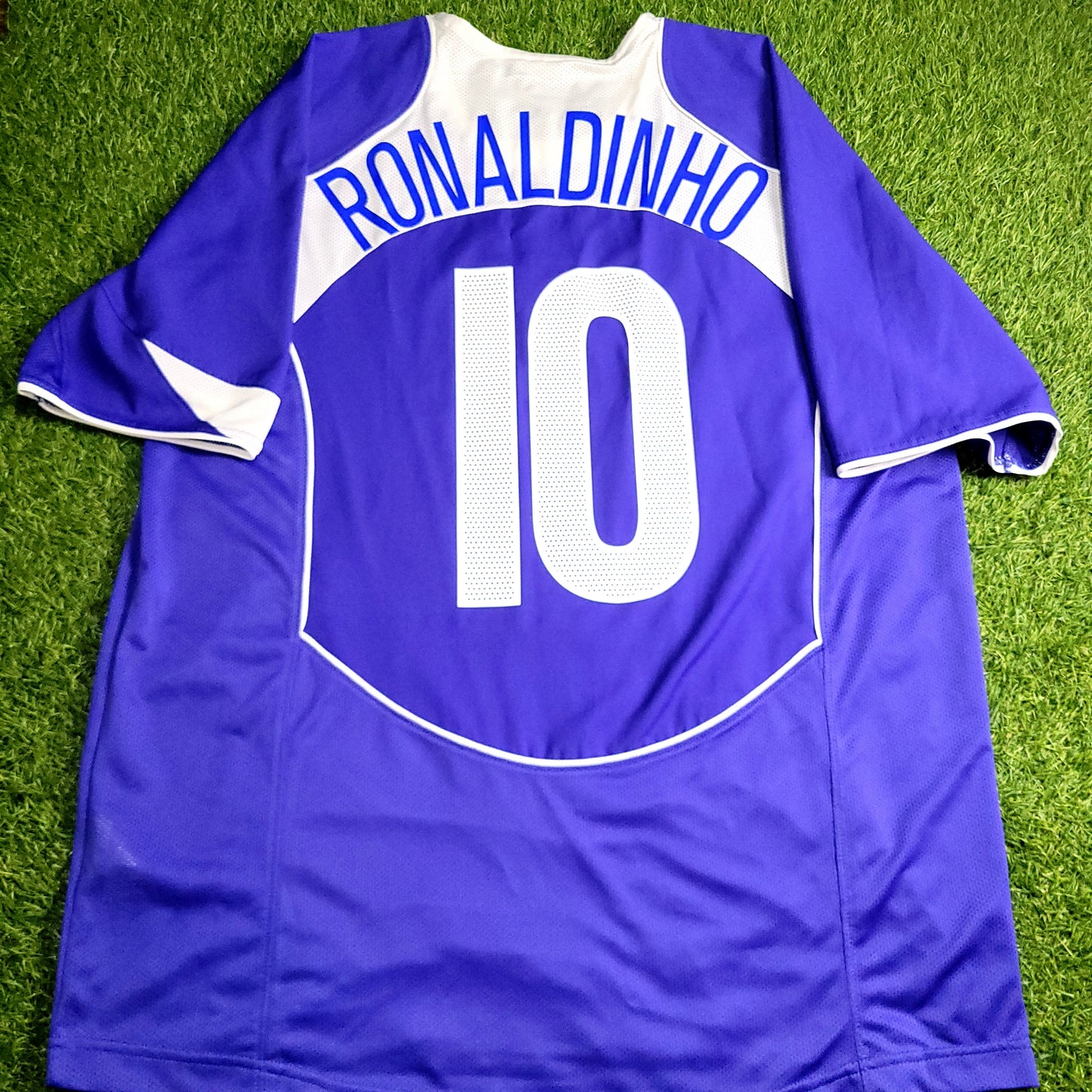 Ronaldinho Nike Brazil 2004 Away Soccer Jersey Shirt L SKU# 788794 - ForeverSoccerJerseys