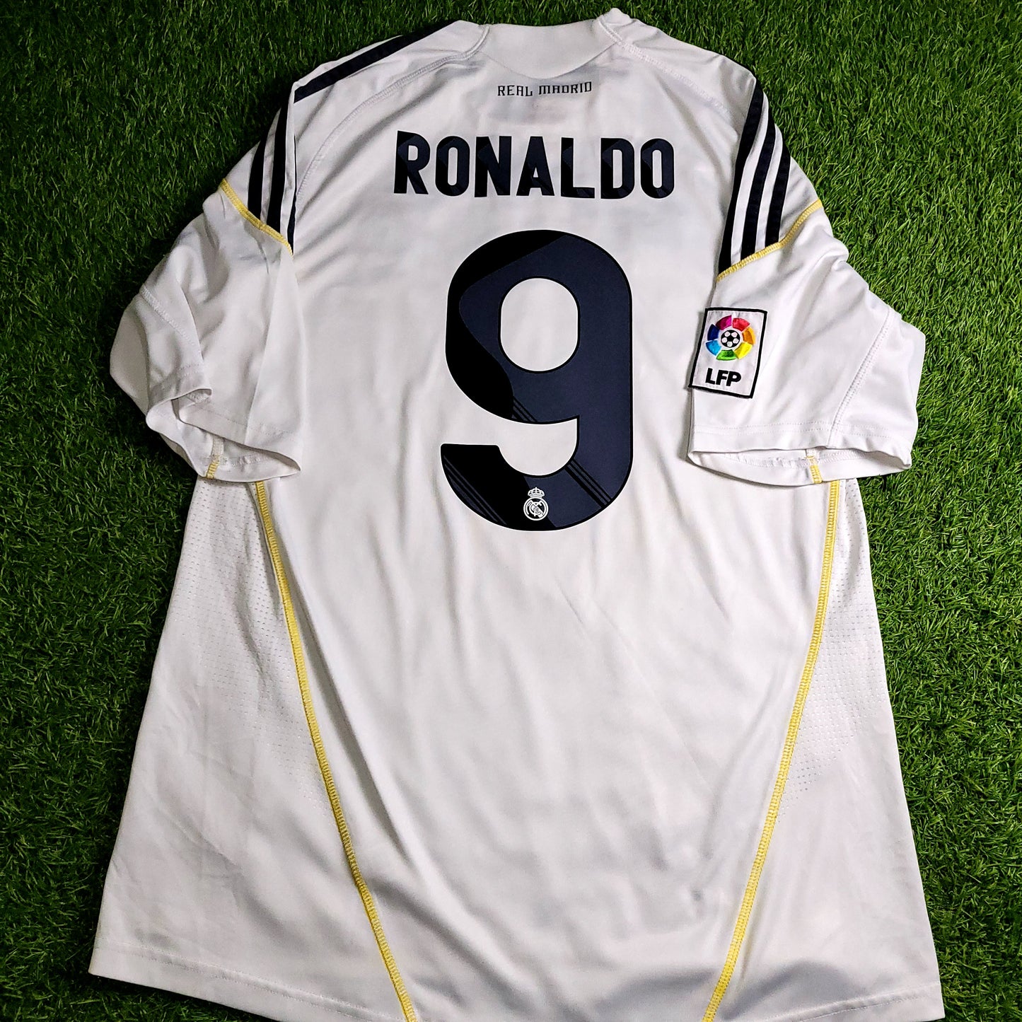 Cristiano Ronaldo Real Madrid 2009 2010 DEBUT Home Soccer Jersey L SKU# E84352 - ForeverSoccerJerseys