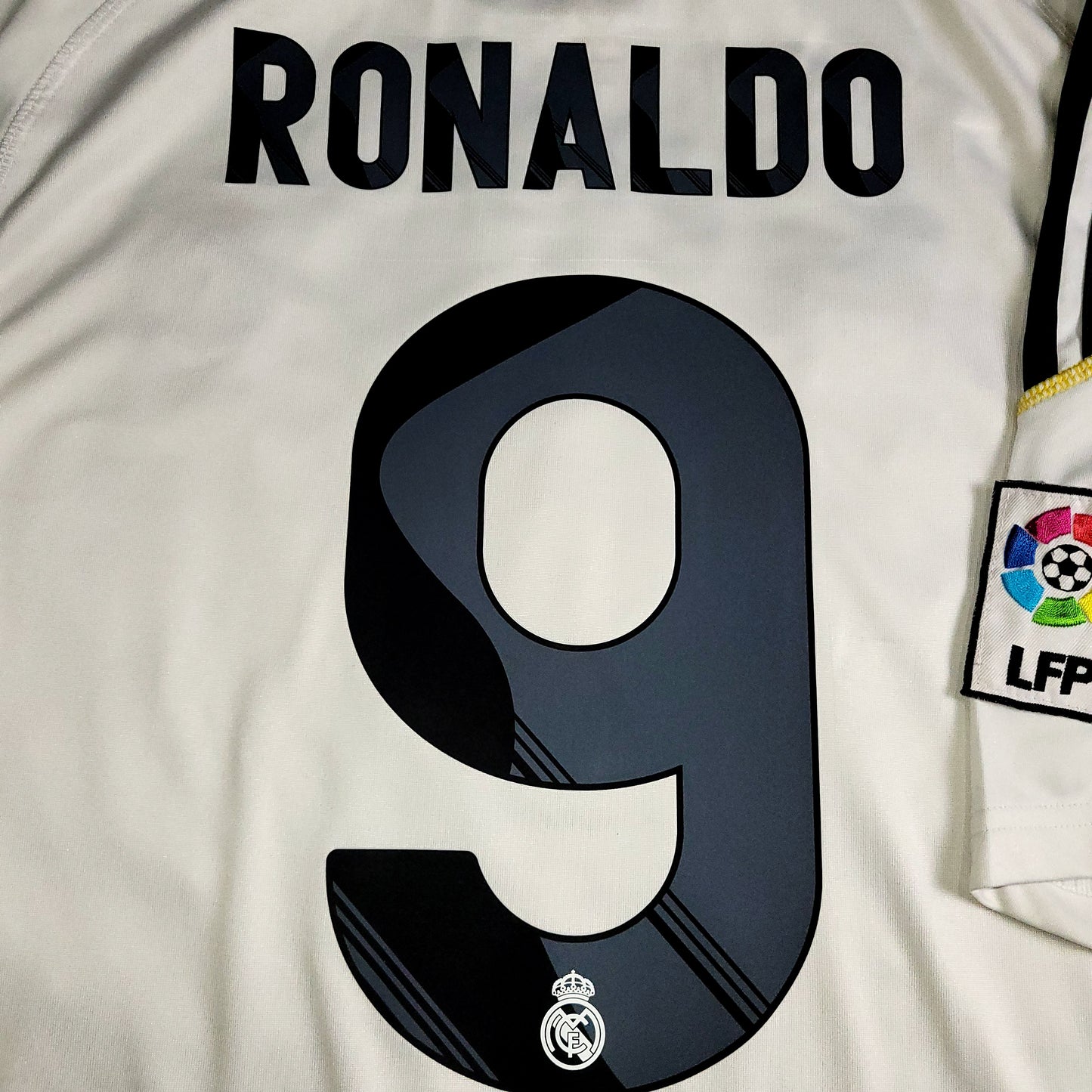 Cristiano Ronaldo Real Madrid 2009 2010 DEBUT Home Soccer Jersey L SKU# E84352 - ForeverSoccerJerseys