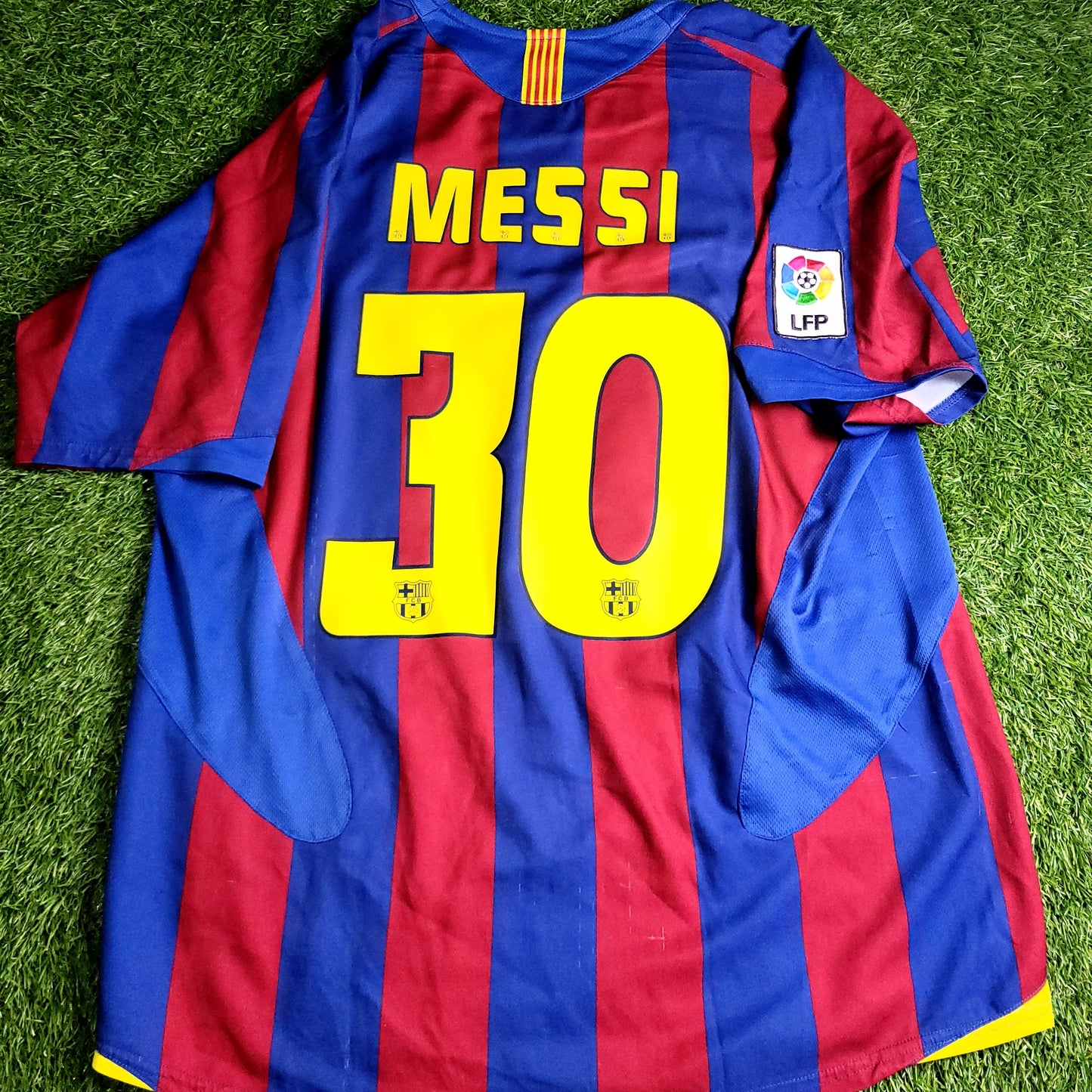 Messi Barcelona 2005 2006 Soccer Jersey M SKU# 195970 - ForeverSoccerJerseys