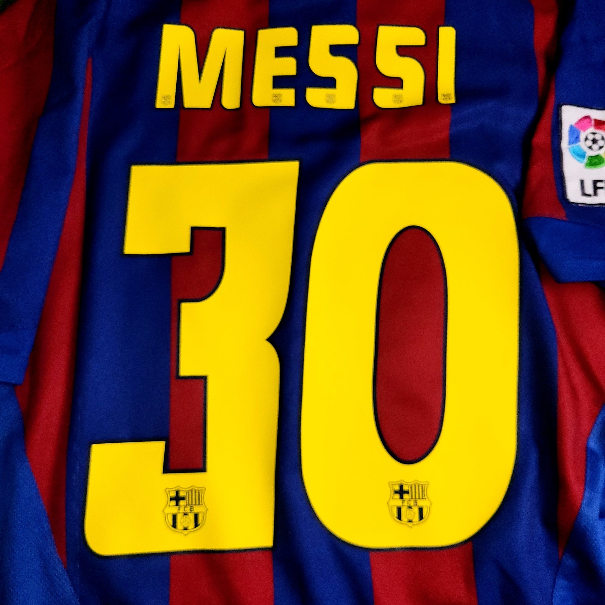 Messi Barcelona 2005 2006 Soccer Jersey M SKU# 195970 - ForeverSoccerJerseys