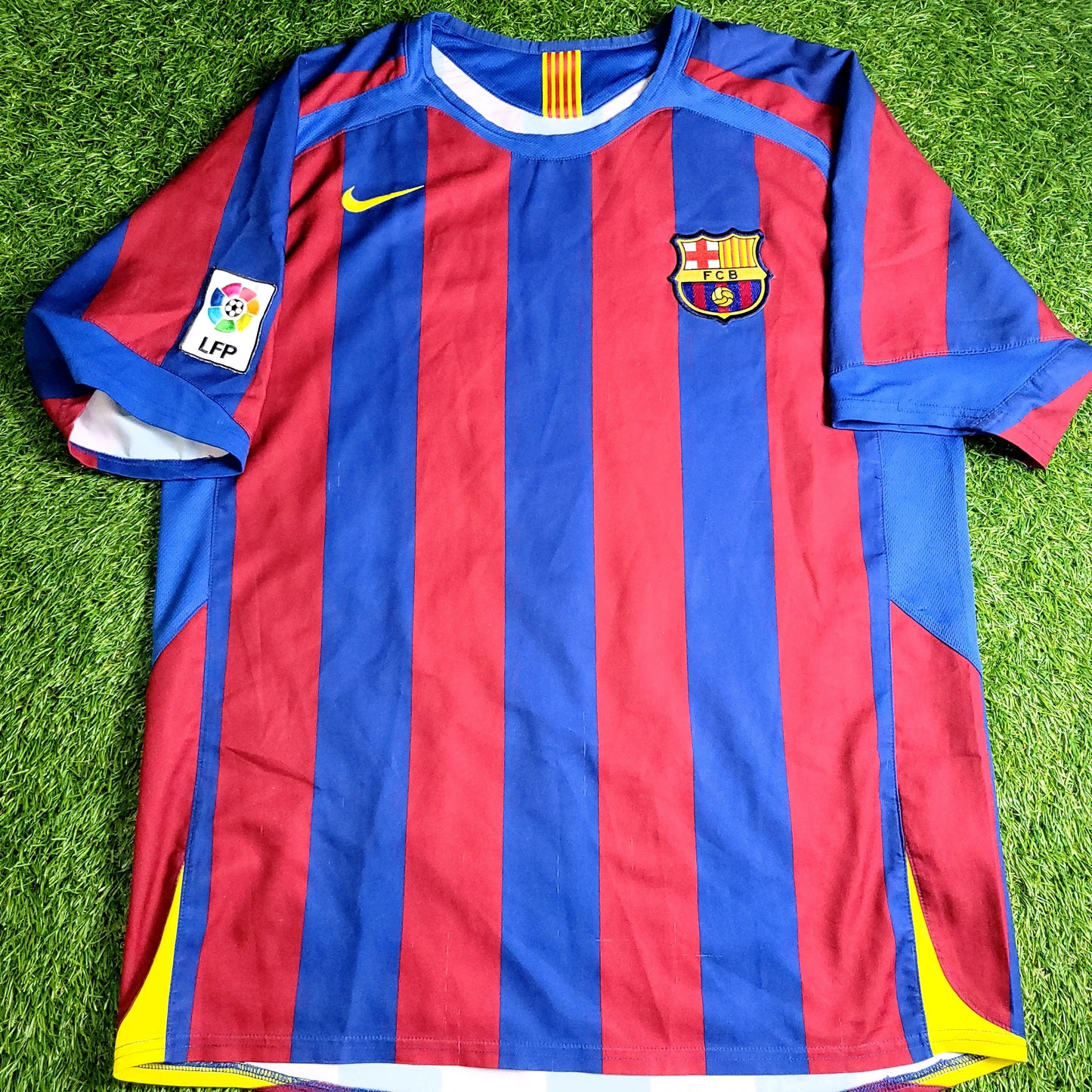 Messi Barcelona 2005 2006 Soccer Jersey M SKU# 195970 - ForeverSoccerJerseys