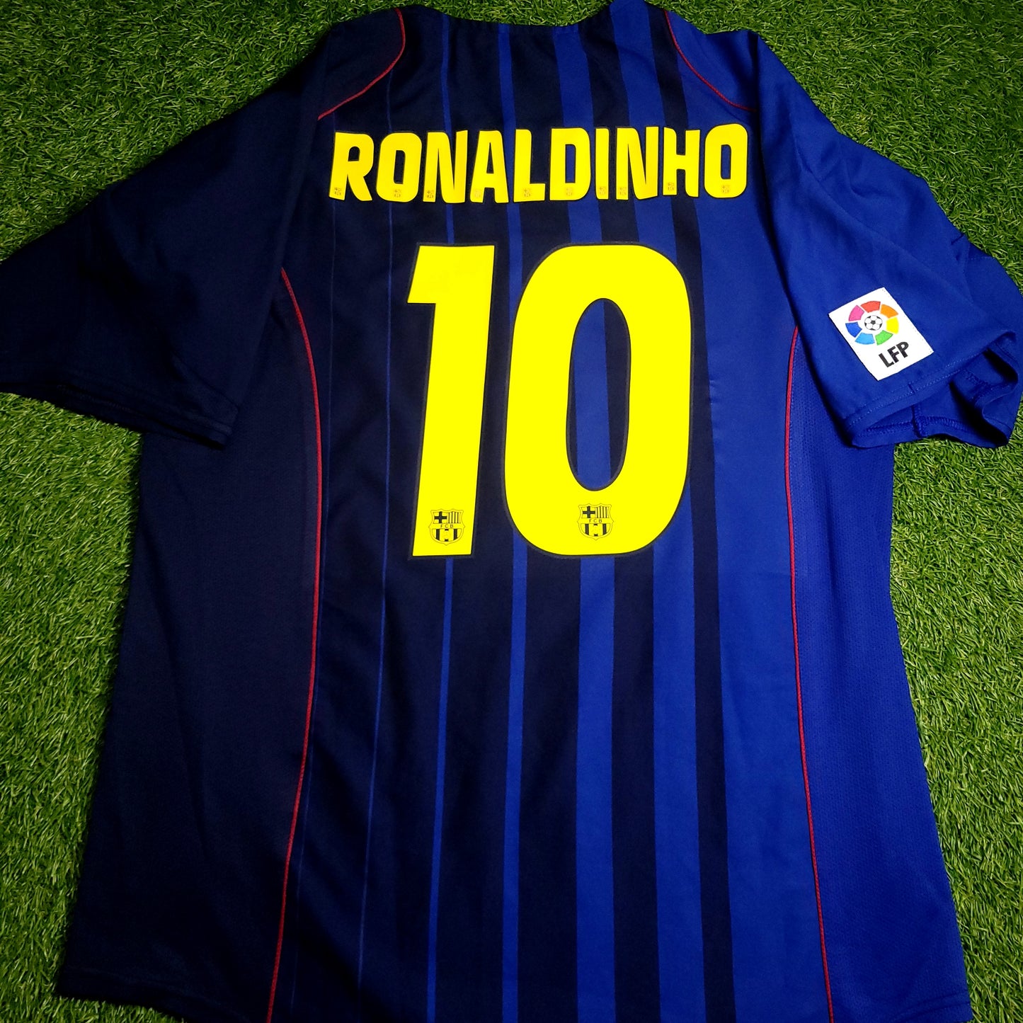 Ronaldinho Barcelona 2004 2005 Away Soccer Jersey XL SKU# 118862 - ForeverSoccerJerseys