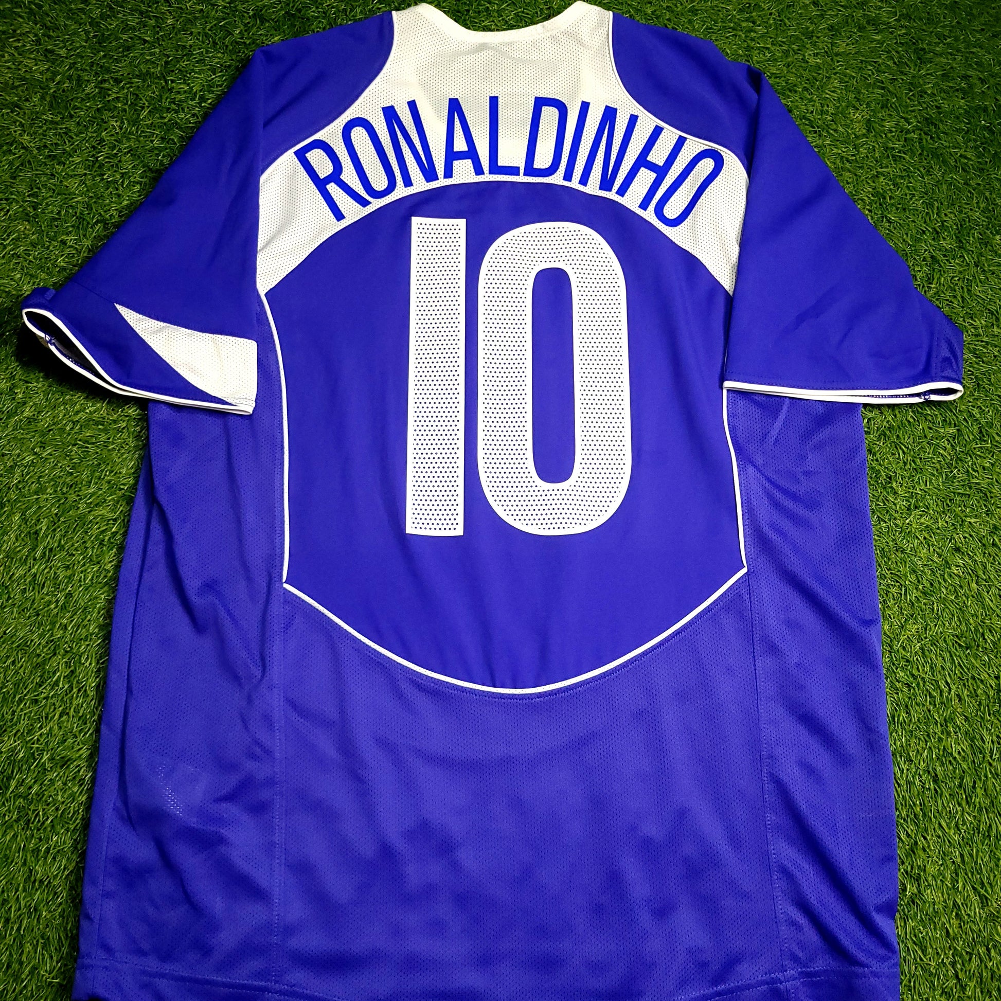 Ronaldinho Nike Brazil 2004 Away Soccer Jersey M - ForeverSoccerJerseys