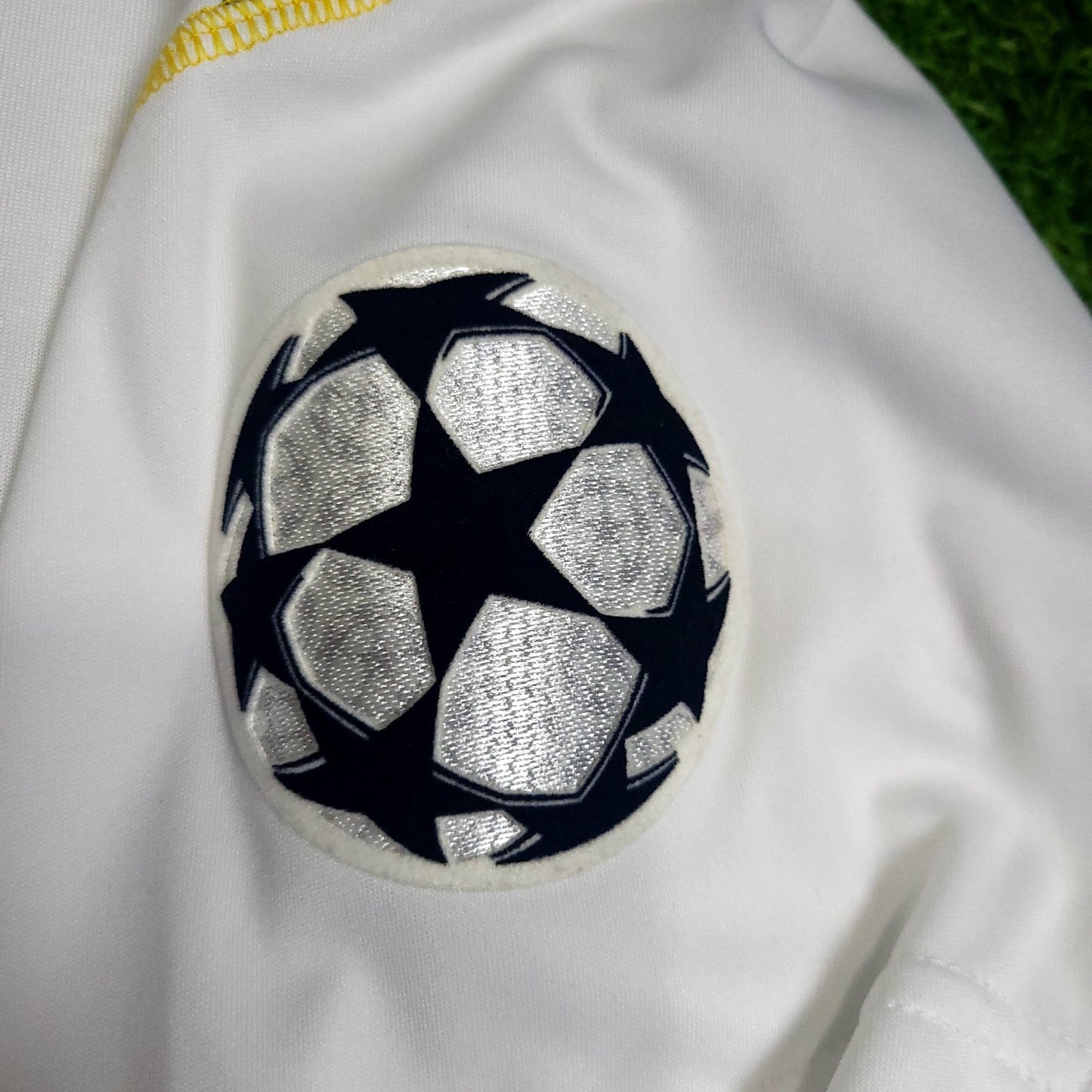Cristiano Ronaldo Real Madrid 2009 2010 DEBUT UEFA Soccer Jersey XL SKU# E84340