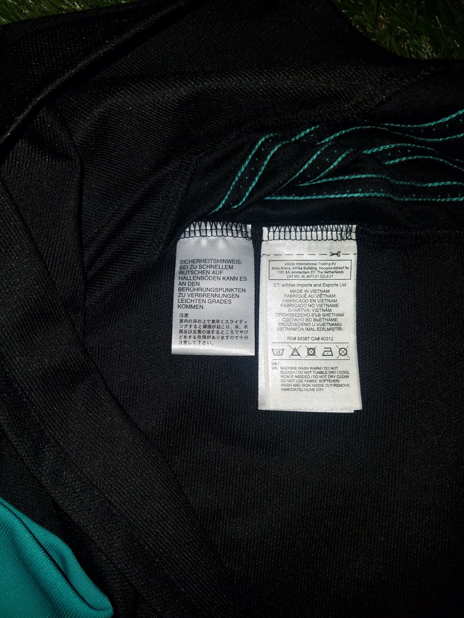 Cristiano Ronaldo Real Madrid 2017 2018 Black Long Sleeve Jersey Shirt Maglia L B31088 foreversoccerjerseys