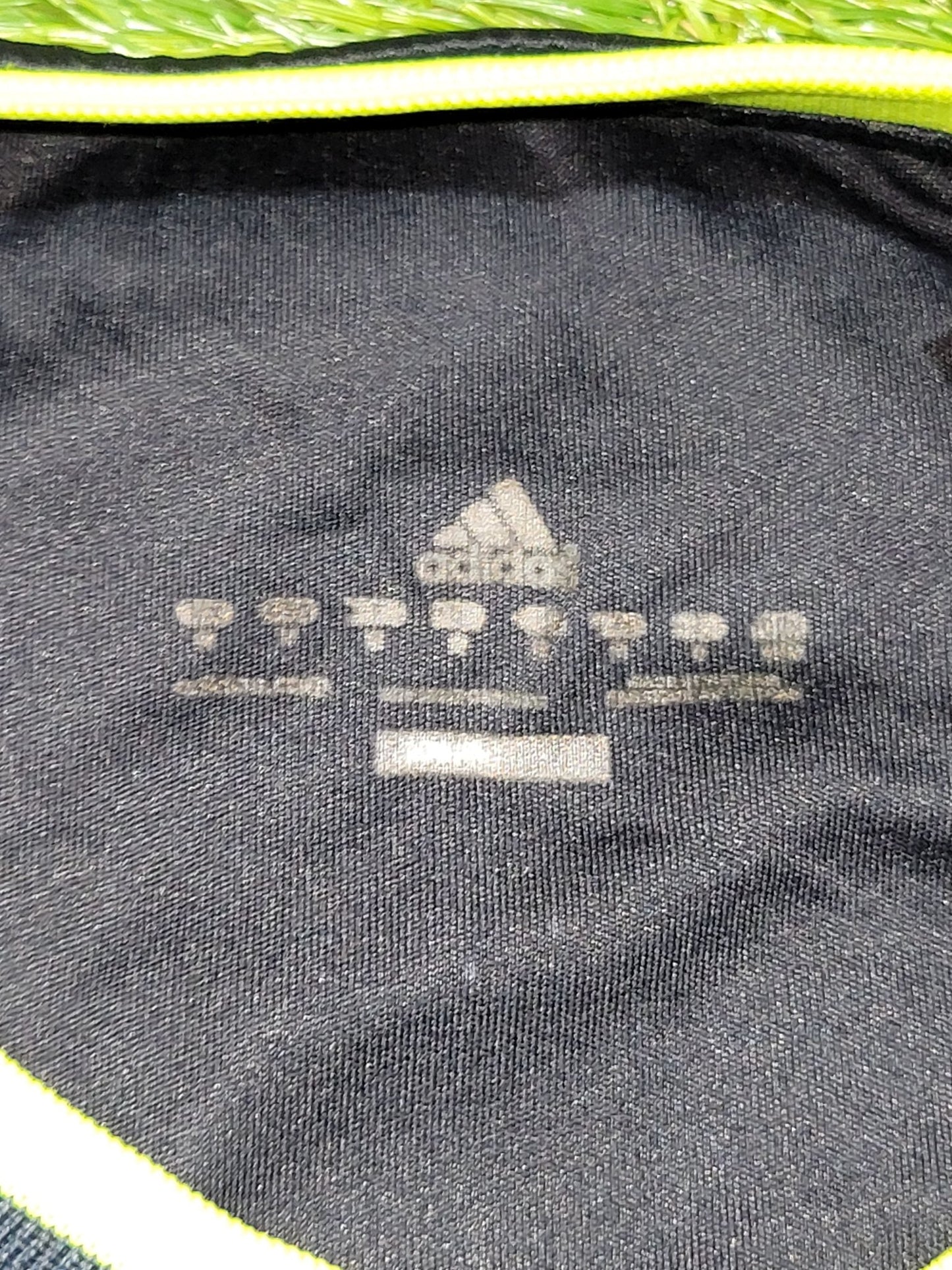 Kaka Real Madrid 2010 2011 Away Soccer Jersey Shirt M SKU# P95985 Adidas